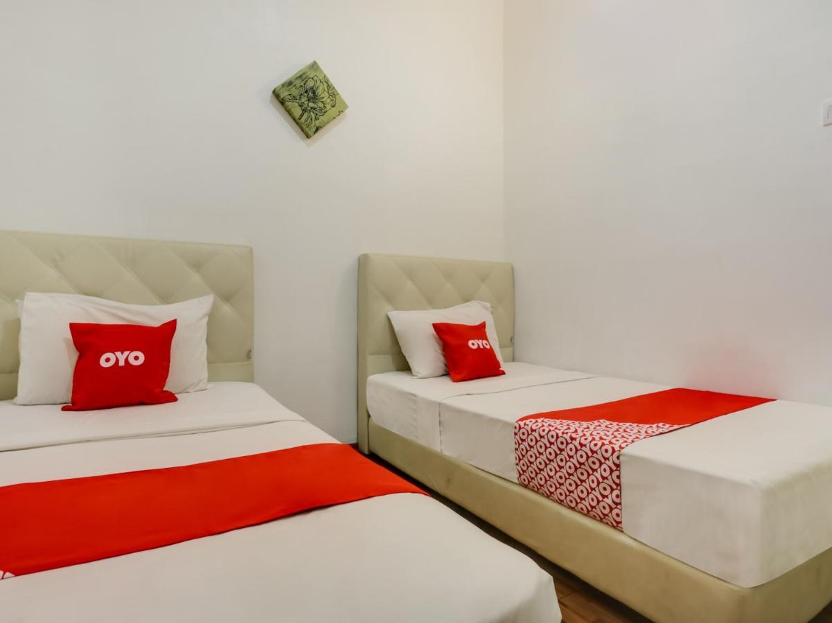 Oyo 89617 Selesa View Hotel Bukit Gambir Eksteriør billede