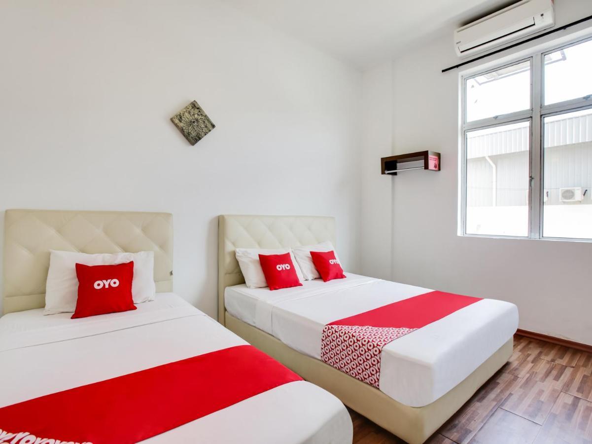 Oyo 89617 Selesa View Hotel Bukit Gambir Eksteriør billede